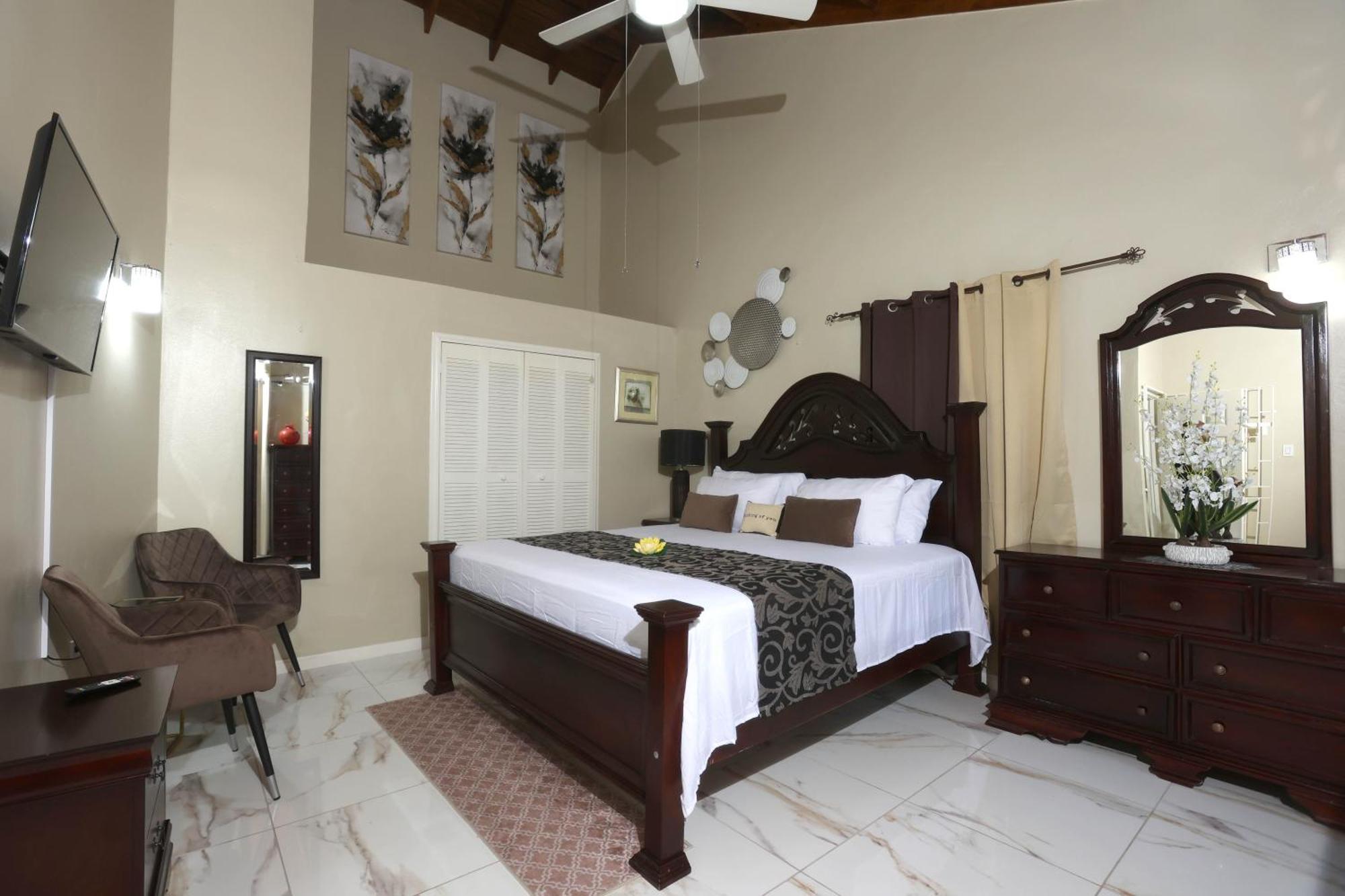 Spacious Luxury 3 Bed Rooms In Kingston Ngoại thất bức ảnh