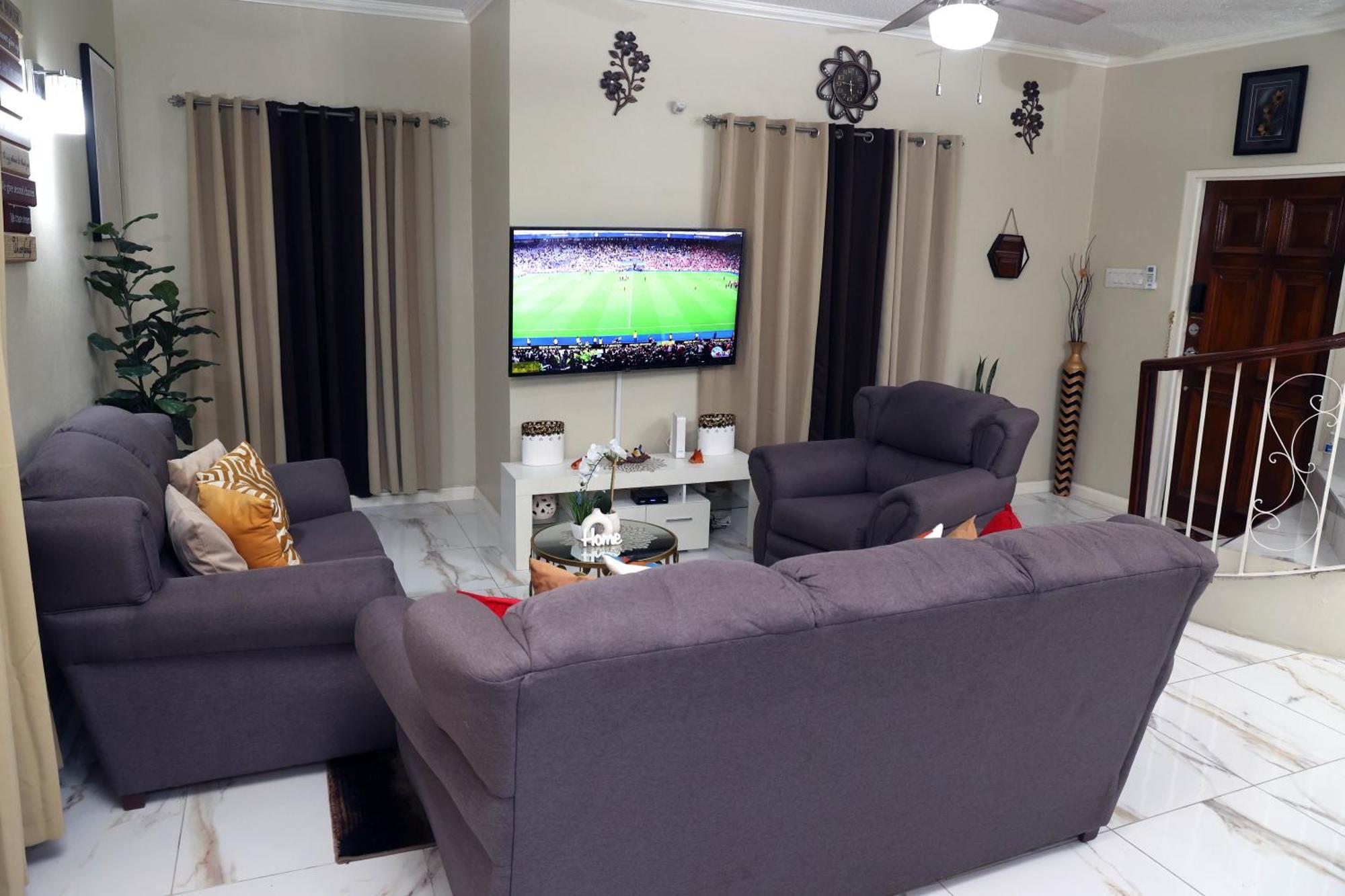 Spacious Luxury 3 Bed Rooms In Kingston Ngoại thất bức ảnh